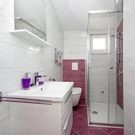 Ribarevi - With Balcony マカルスカ