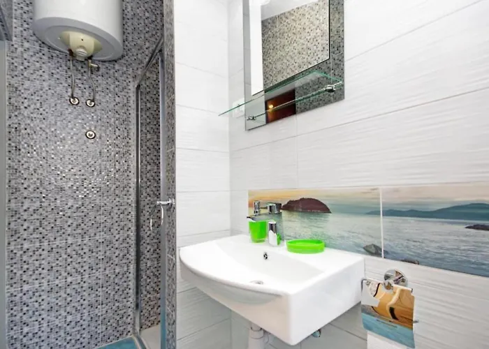 Ribarevi - With Balcony * Makarska